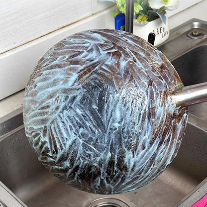 Schwarzer Schlammfilm auf Topfböden, schwarzer Schlammfilm zur Reinigung von Topfböden im Haushalt, Schlammfilm zur Entfernung von schwarzem Kalk in der Küche