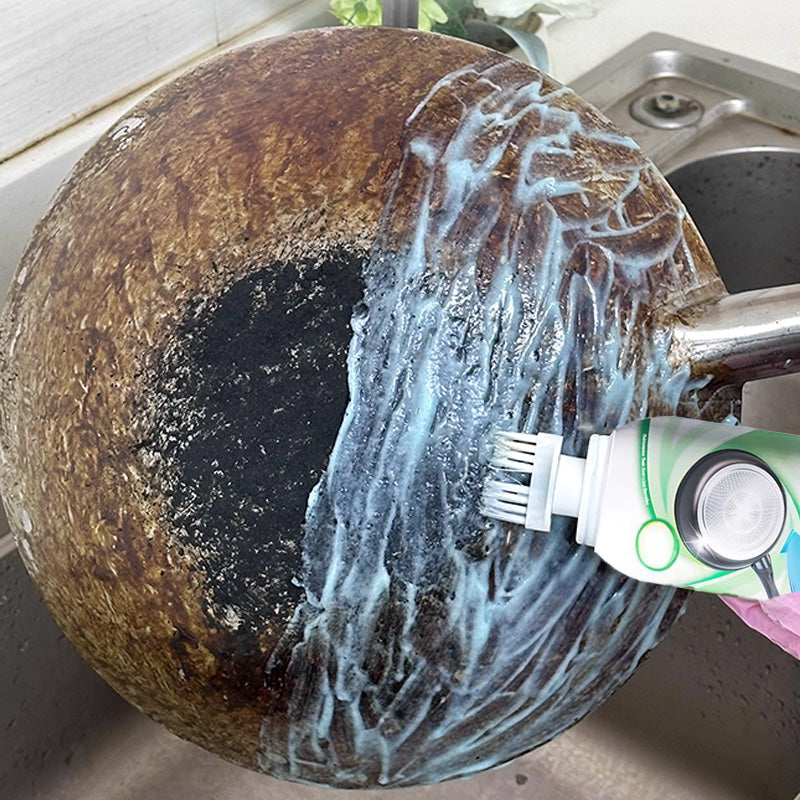 Schwarzer Schlammfilm auf Topfböden, schwarzer Schlammfilm zur Reinigung von Topfböden im Haushalt, Schlammfilm zur Entfernung von schwarzem Kalk in der Küche