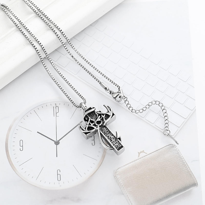 Halskette mit Geweih-Kreuz-Urnenanhänger